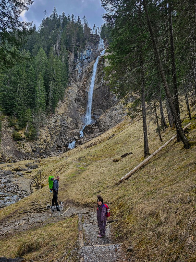 Waterfall_daugther_brother_view_switzerland_love_nature_explore_adventure