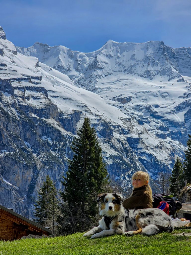 Mountain_view_daugther_love_beautiful_view_mürren_switzerland