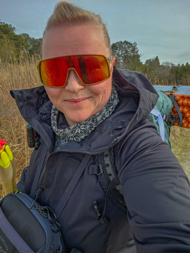 Hiking_photographer_explore_adventure_travel