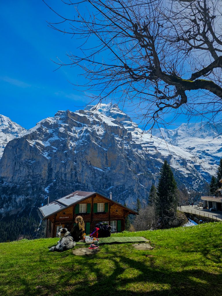Mountain_view_daugther_beautiful_nature_switzerland