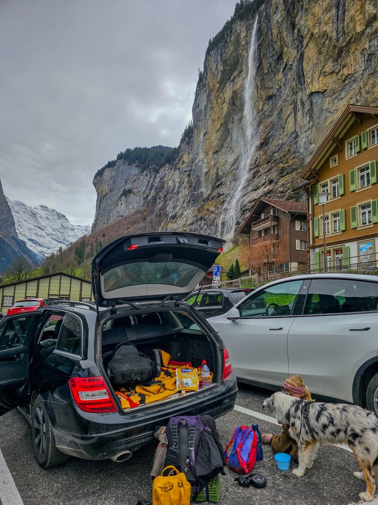 Adventure_car_switzerland_travel_kids_family_hiking