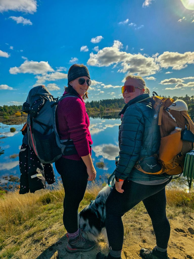 Best_friends_hiking_trails_nature_love