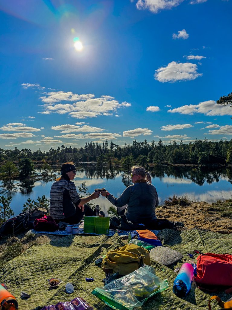Best_friends_hiking_goals_adventure_together