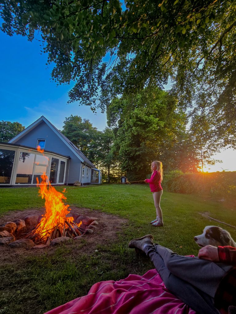 Summer_fire_garden_outside_fun_mashmellows